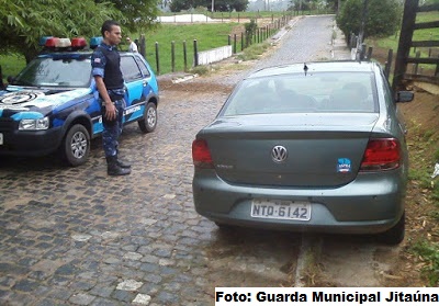 Carro tomado de assalto em Jequié localizado por Guardas municipais de Jitaúna