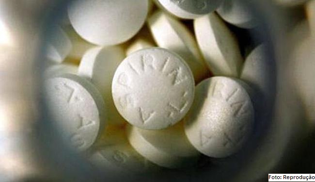 O uso constante e diário da aspirina costuma provocar complicações gastrointestinais