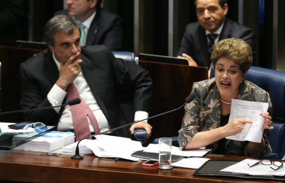 Dilma afirma que foi vítima de golpe parlamentar originado de uma chantagem explícita de Eduardo Cunha