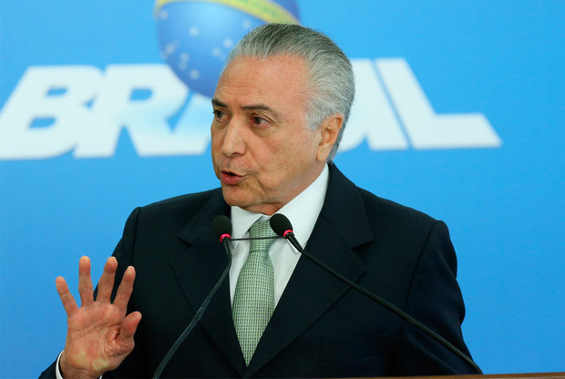 Michel Temer, do PMDB, passa a ser o presidente efetivo do Brasil
